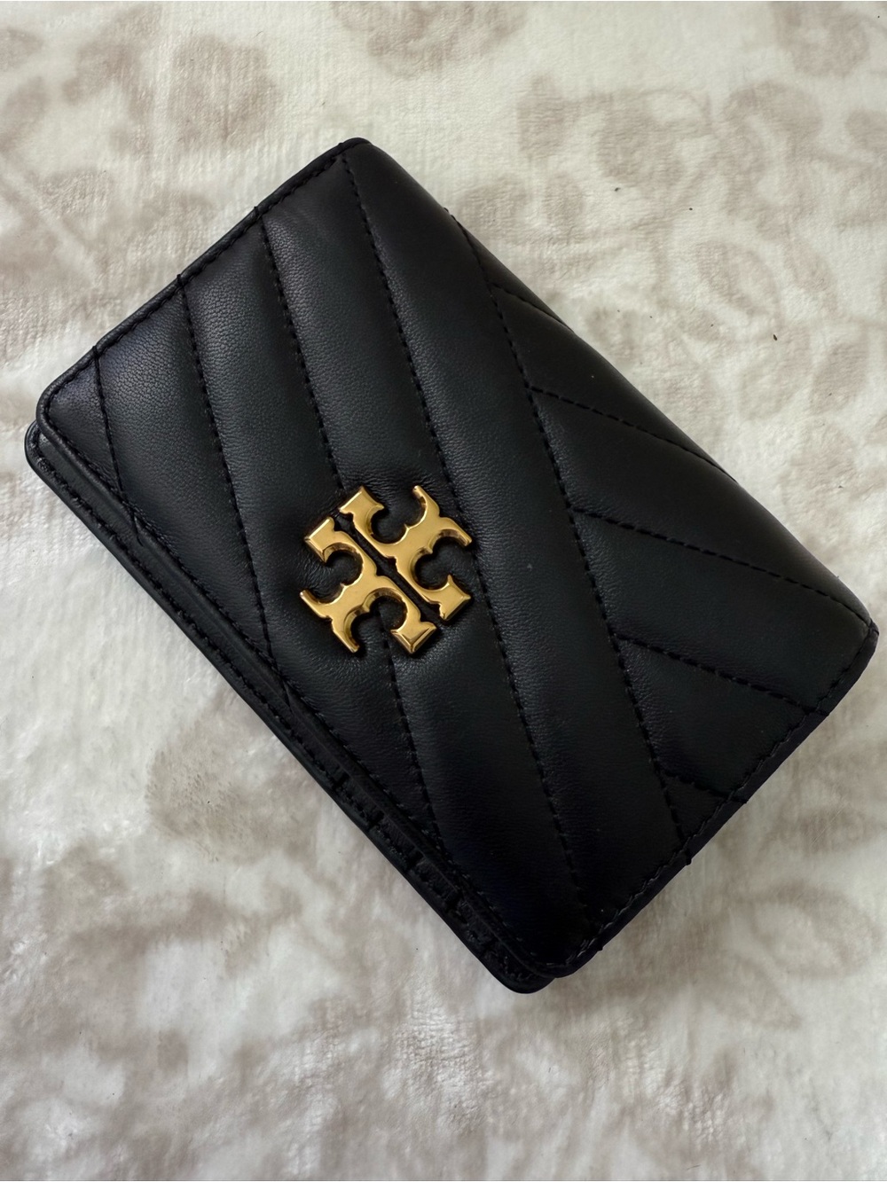 EUC Tory Burch Black Leather Kira Chevron Bi-Fold Wallet